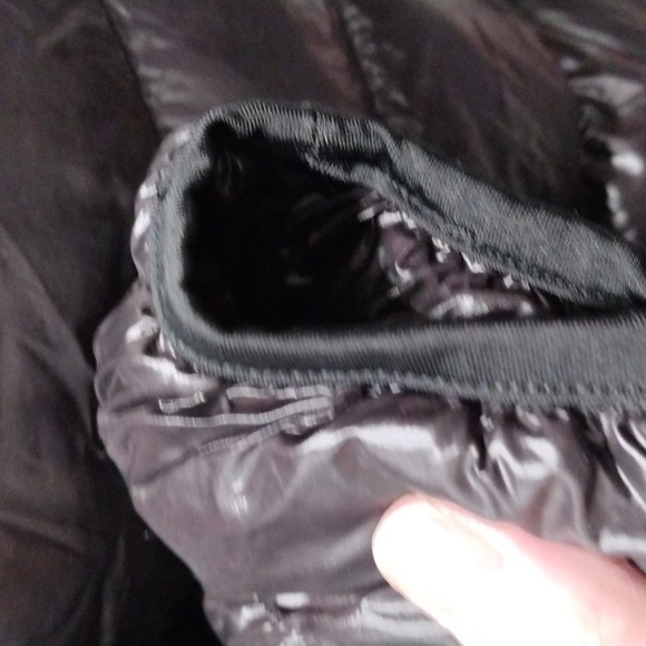 Sarin Matthews black nylon wet look down puffer jacket. Mint condition. Large - Picture 7 of 10